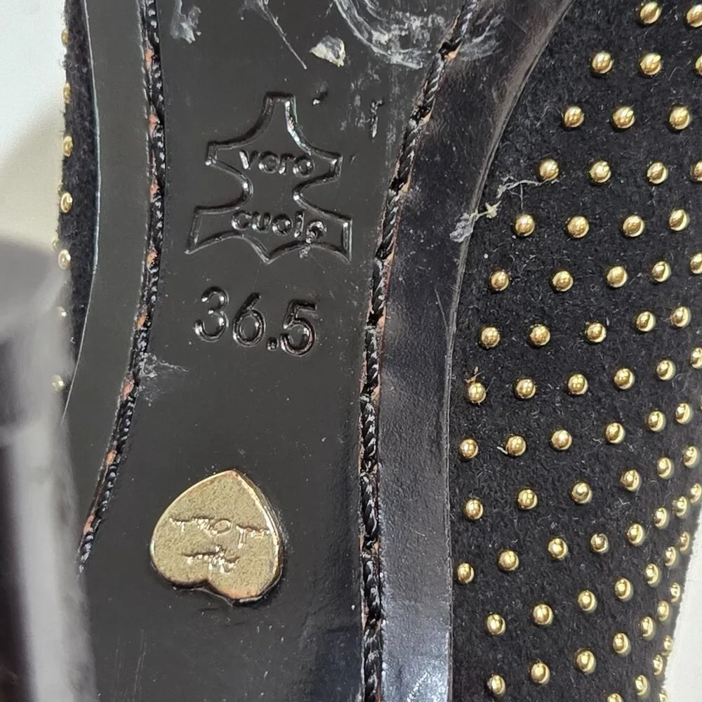 Alice + Olivia Gold Studs Pumps 3.75